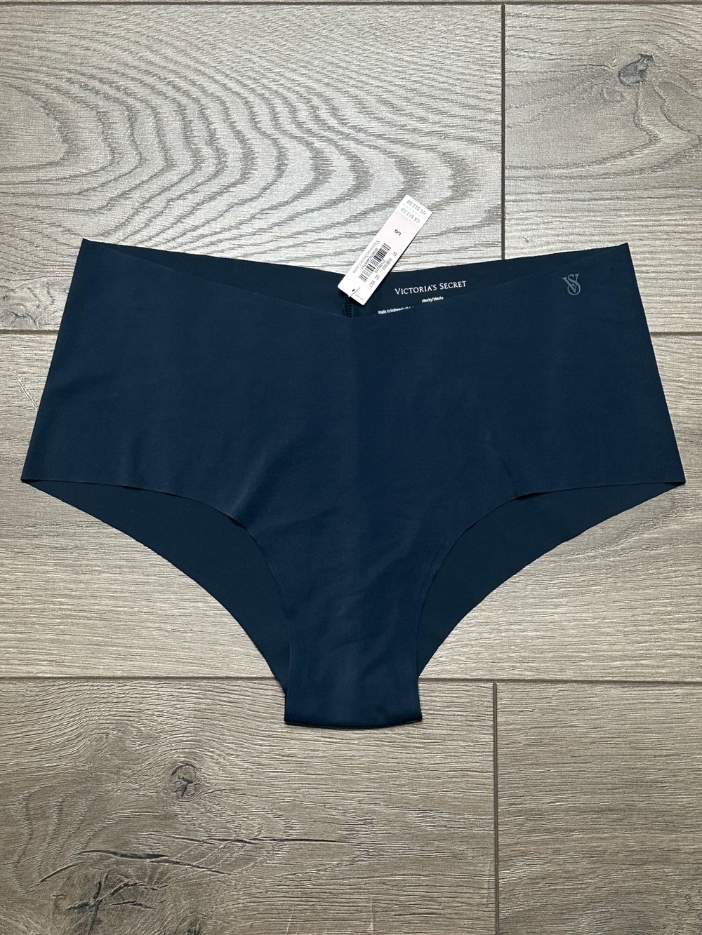 NEW Victoria’s Secret No Show Cheeky Panty Black Size Large